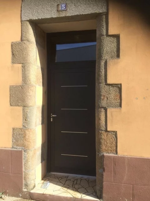 installation porte saint pierre la cour